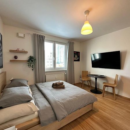 Cozy Studio Apartment In The Wider Center Bratislava Esterno foto