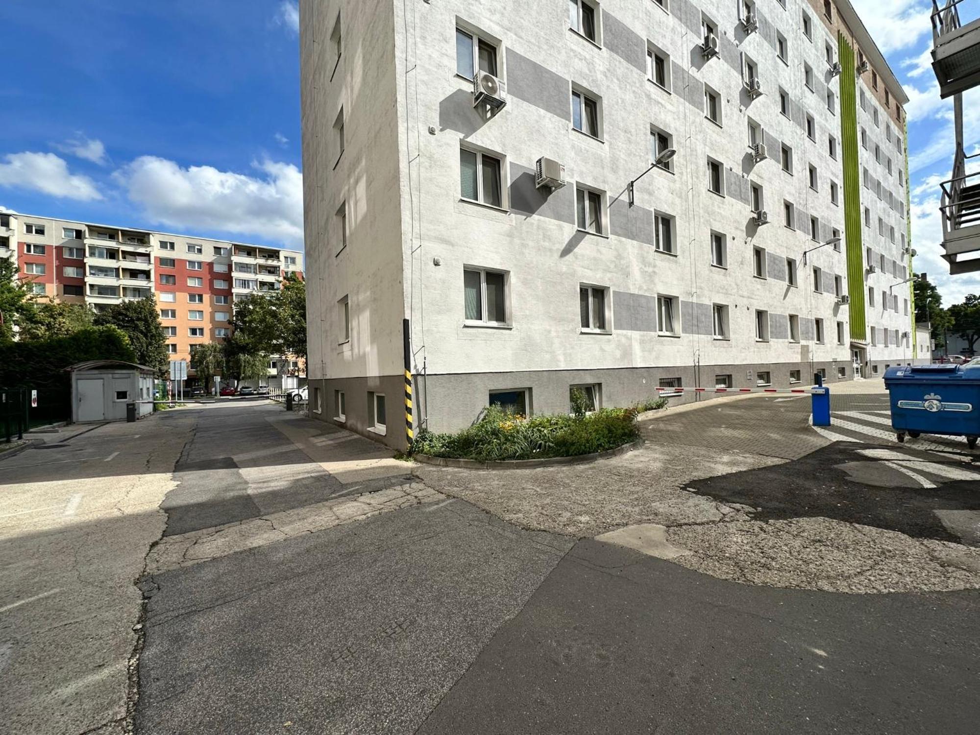Cozy Studio Apartment In The Wider Center Bratislava Esterno foto