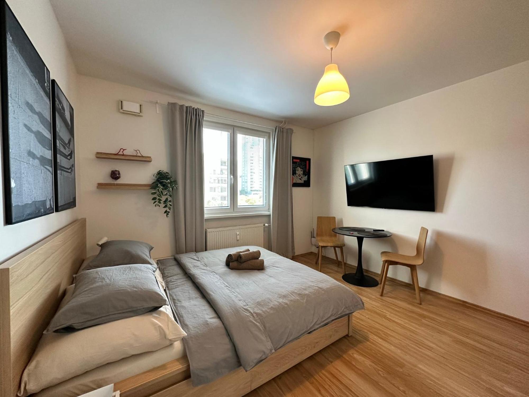 Cozy Studio Apartment In The Wider Center Bratislava Esterno foto