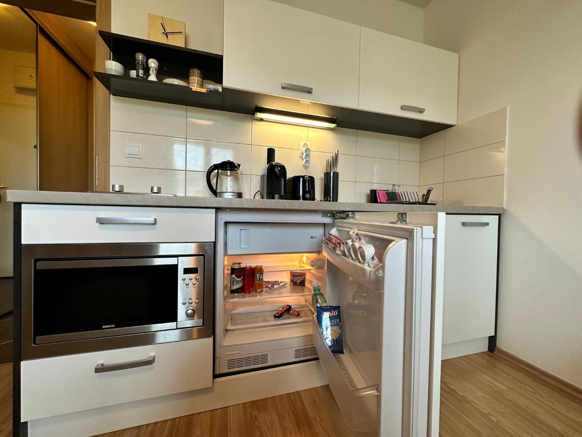 Cozy Studio Apartment In The Wider Center Bratislava Esterno foto