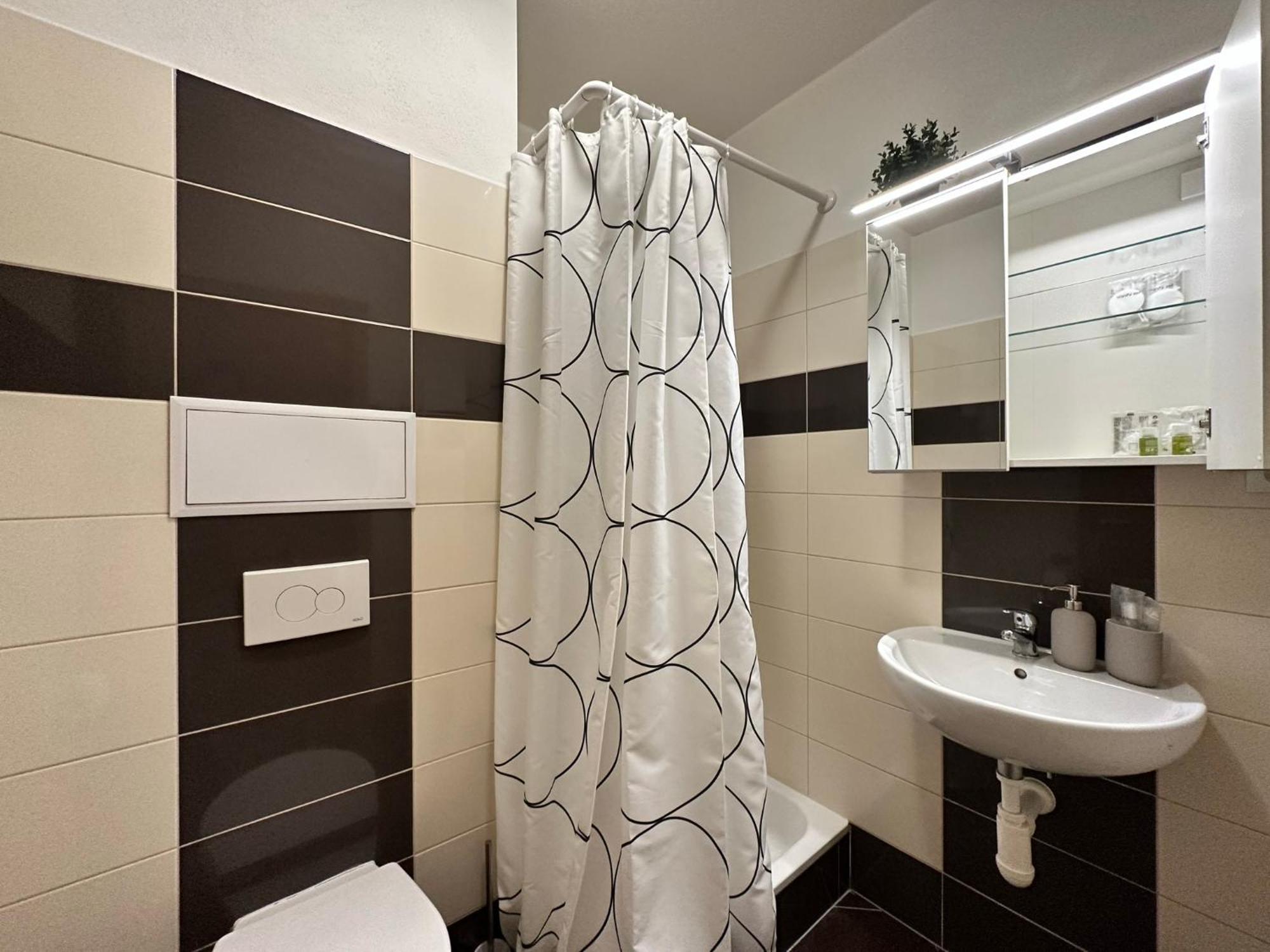 Cozy Studio Apartment In The Wider Center Bratislava Esterno foto