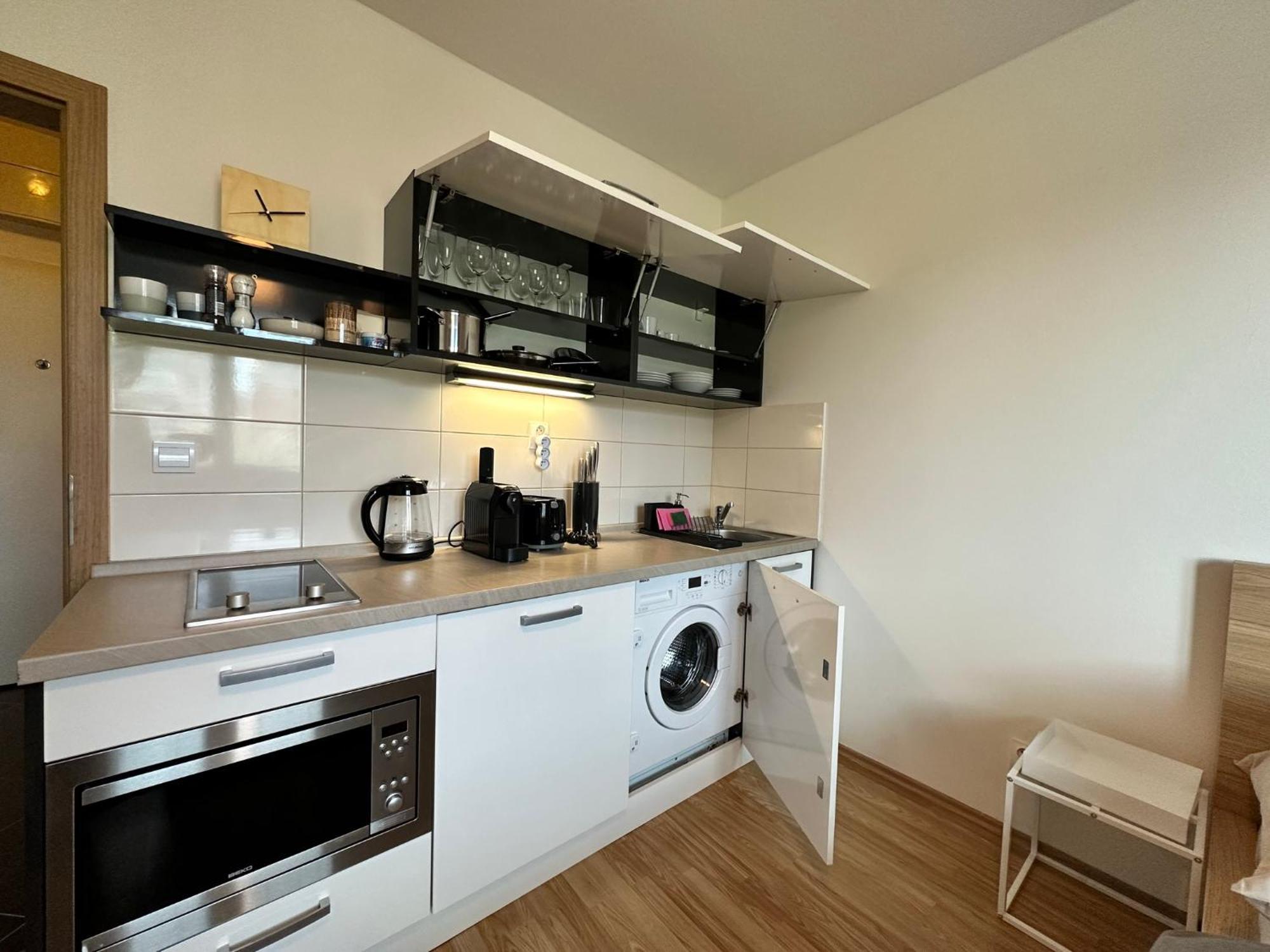 Cozy Studio Apartment In The Wider Center Bratislava Esterno foto